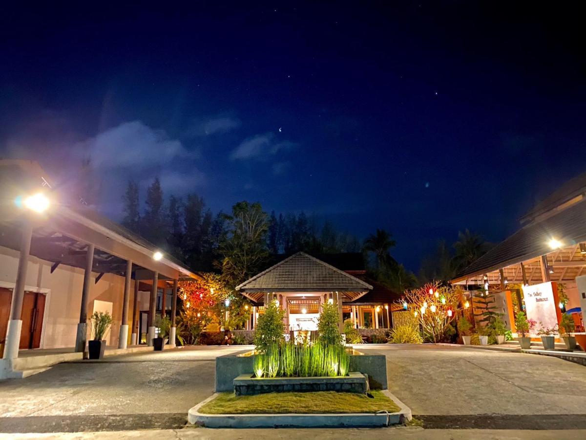 Palm Galleria Resort Khao Lak Bagian luar foto